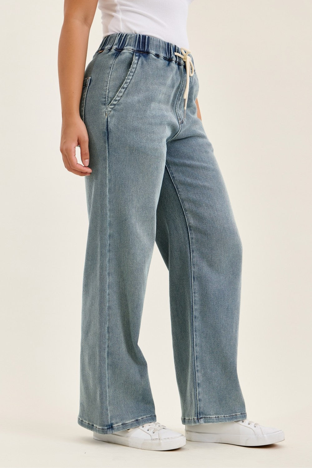 Judy Blue Hight Waist Wilhelmina Baggy Jeans with Md Aged Stone Blue Wash